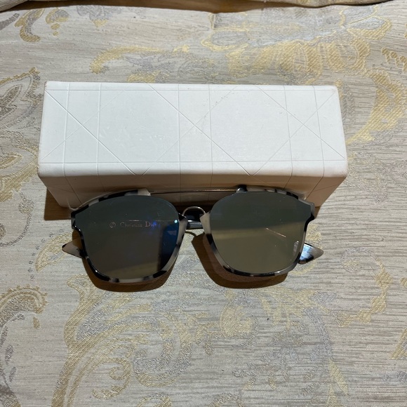 Lightly used Dior Cheetah mirrored sunglasses - Picture 1 of 9